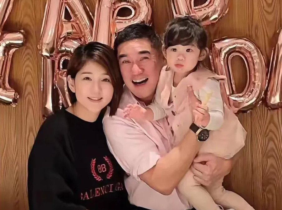 不少明星突然公开私生活多为带货铺路，久未露面的吴大维也不例外。他近日曝光素人妻子