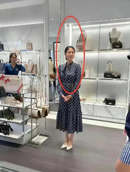 那么大一个明星，我居然不认识她！ ​​​