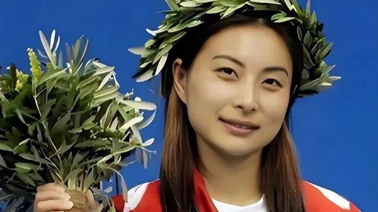 婚后13年，郭晶晶又传来喜讯，她早已改写了豪门媳妇的结局！