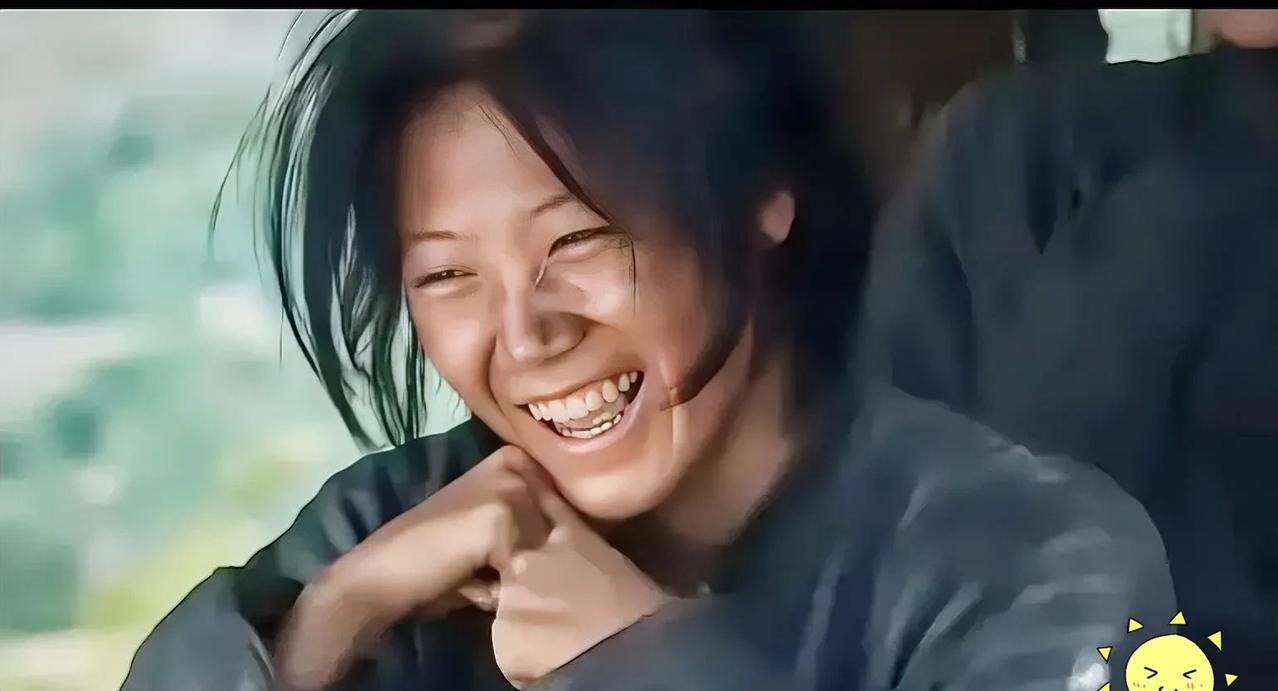看完《生万物》后，
我最先觉得惨的两个是绣绣和苏苏。
一个被马子劫走，一个被逼嫁