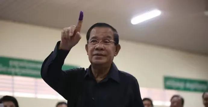 洪森已经外逃？
泰方F–16战机轰炸了柬埔寨的军事基地，局势陡然升级，网传洪森已