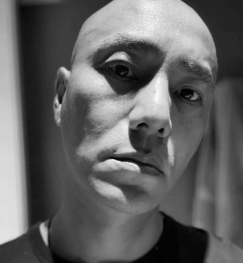 左一是陈坤吗？
我咋一看以为是秦昊，
得罪……
不过好久没看陈坤演戏了的吧，
之