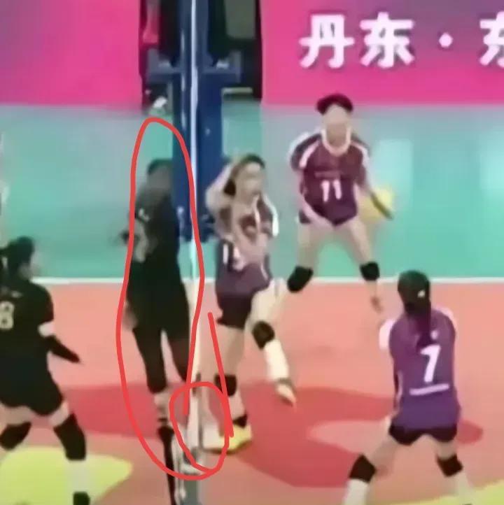 明天比赛，提醒天津女排要特别注意这个马丁内斯！第一场半决赛陈博雅落地时不知怎么竟