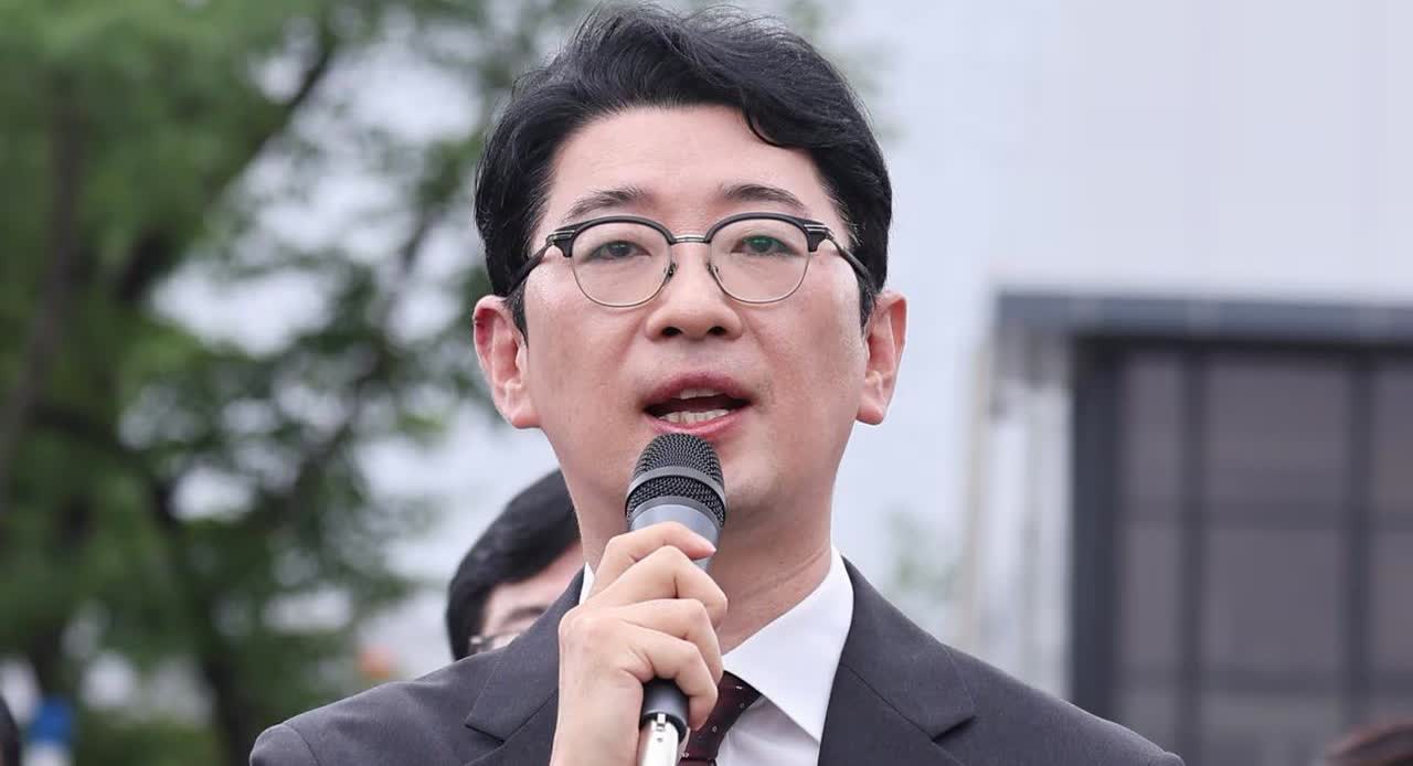 7月23日，韩国国民力量党新人议员朱镇宇宣称要参加8月22日全党大会的党代表（党