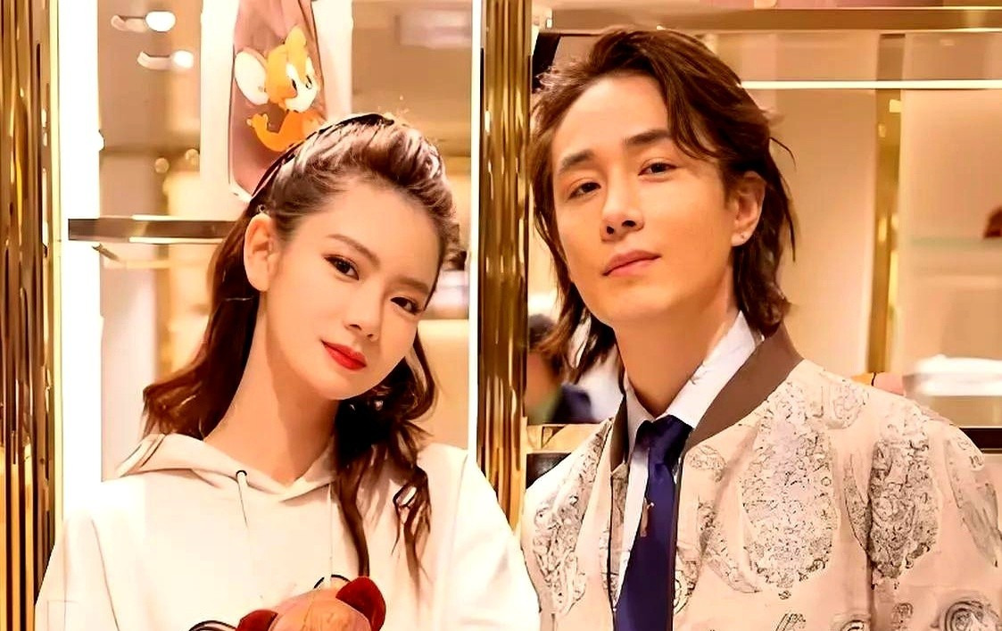 李承铉戚薇谈夫妻相处之道











想知道维持甜蜜婚姻的秘诀吗？听听