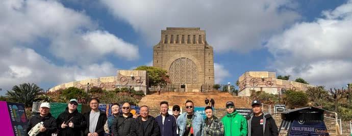 德云社演员首次来到南非约翰内斯堡，自然是要出来逛逛了。
这不，来自约翰内斯堡的