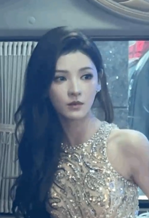 张予曦亮相，绝美颜值轻松出圈，她的美如春日繁花，给了泰娱一场直击灵魂的视觉盛宴!
