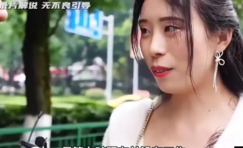 “一般的男人配不上我。”  这句掷地有声的话语，在浙江金华市区人民公园的相亲角响