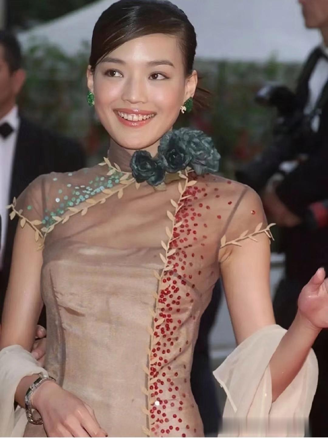 舒淇虽然跟貌若天仙还差点意思，但是她那张迷人的大嘴属实是性感