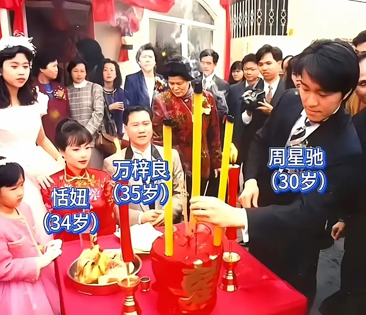 30岁的周星驰挺帅的，万梓良也是他恩人，所以请他做伴郎