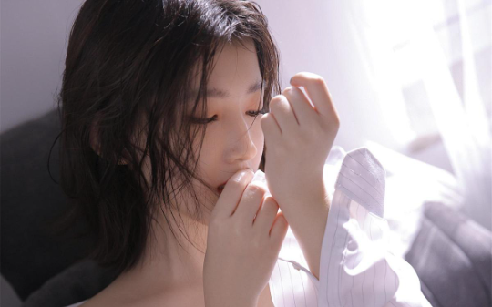 我被霸凌濒死时却发现干保洁的妈妈是富豪，而霸凌者是我干妹妹！