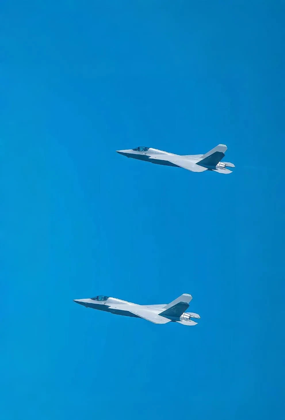 两架漂亮的歼35战斗机最近在网络上引发了热议！



作为中国自主研发的中型隐身