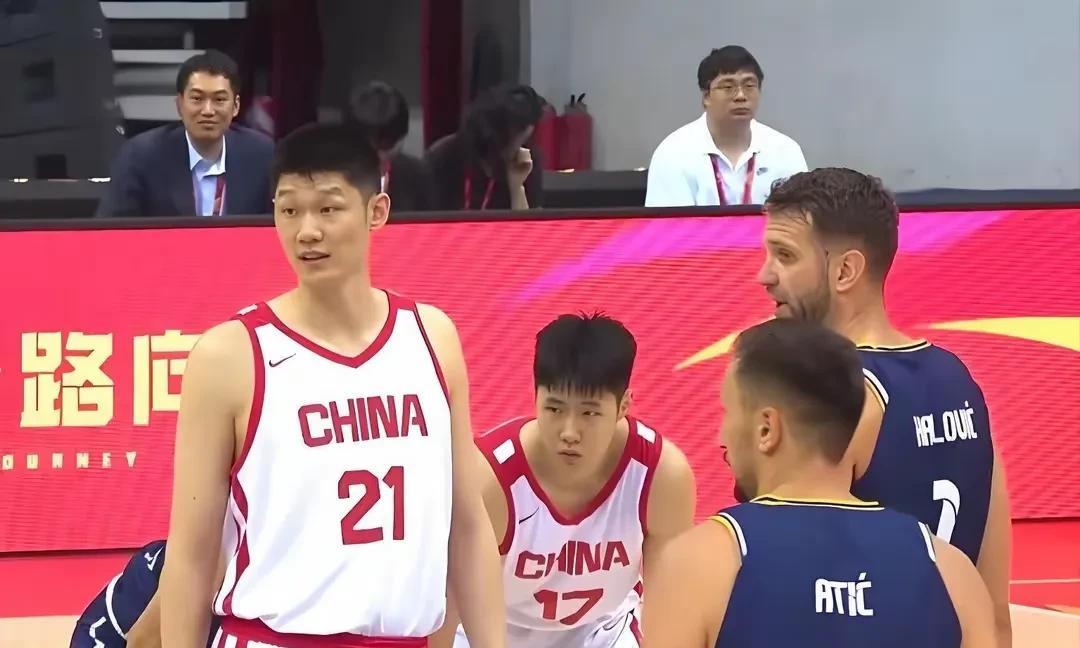 中国男篮热身赛大胜波黑20分！有点出人意料！
今天中国男篮在南京迎来热身赛的第二