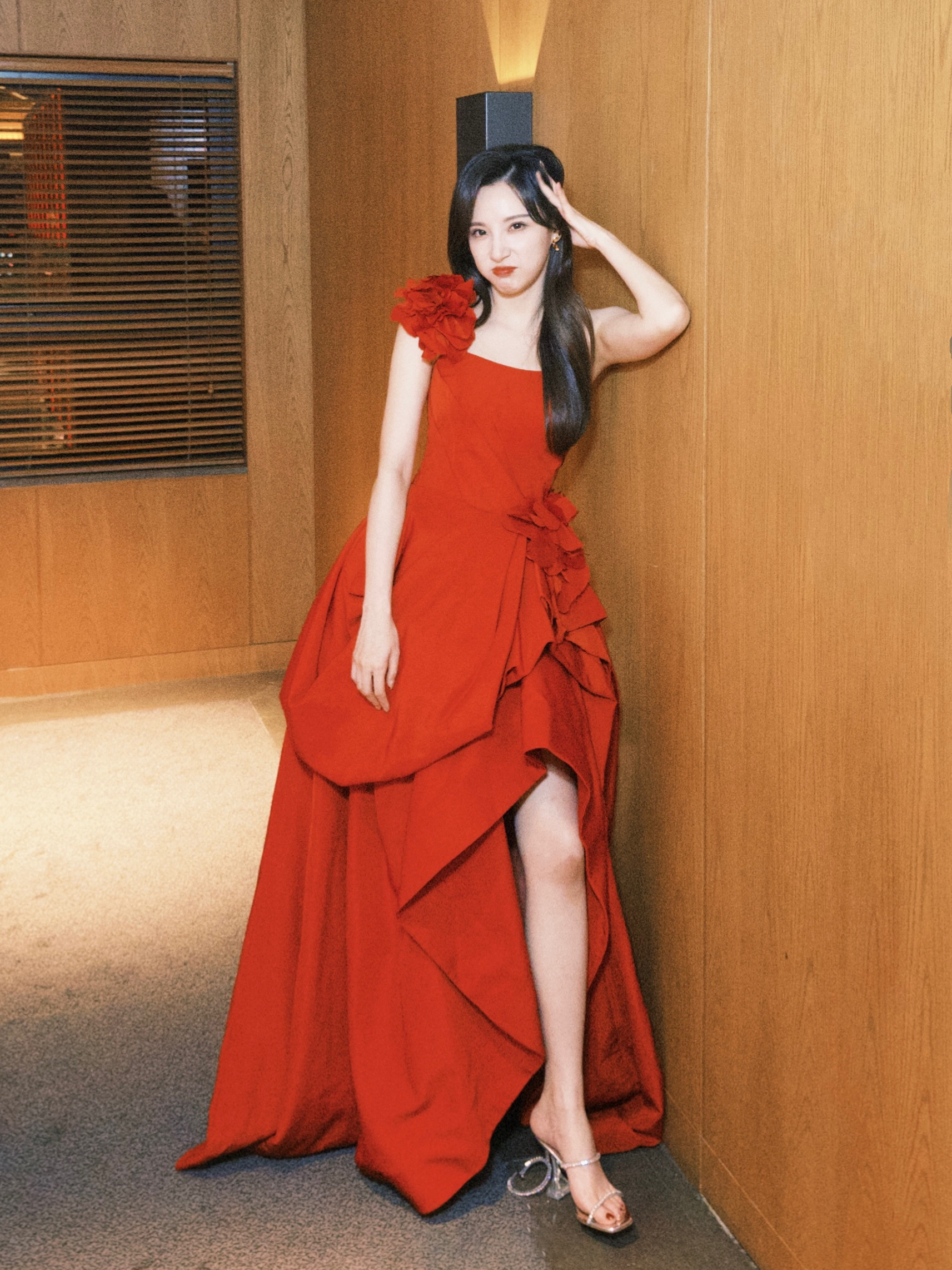 马凡舒这次把央视美人的衣架子「穿出新境界」！这个单品谁懂啊！