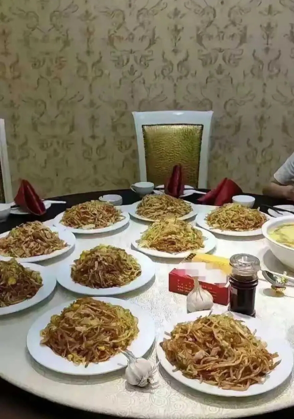 公司聚餐 老板真是大方啊