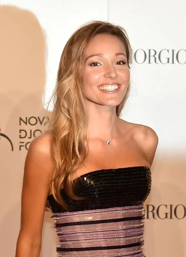 德约科维奇老婆伊莲娜颜值身材秒杀穆雷老婆！  这并非主观臆断，而是基于客观事实的