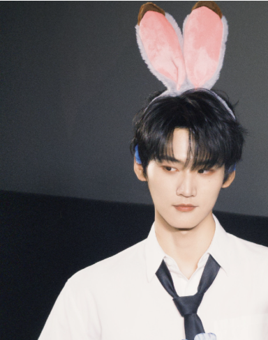 不管是游戏里还是感情里，他都把羁绊拿捏得很到位，全方位兼顾完全不敷衍，看得出来他