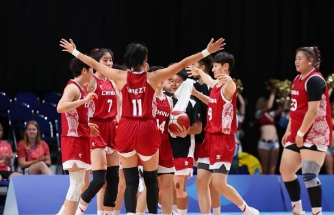 短短3天强势复仇！大运会女篮：中国队75-70逆转日本队，杀入4强

北京时间7