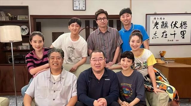 英达庆功宴拒谈巴图











英达新片票房破10亿，庆功宴上却黑脸离