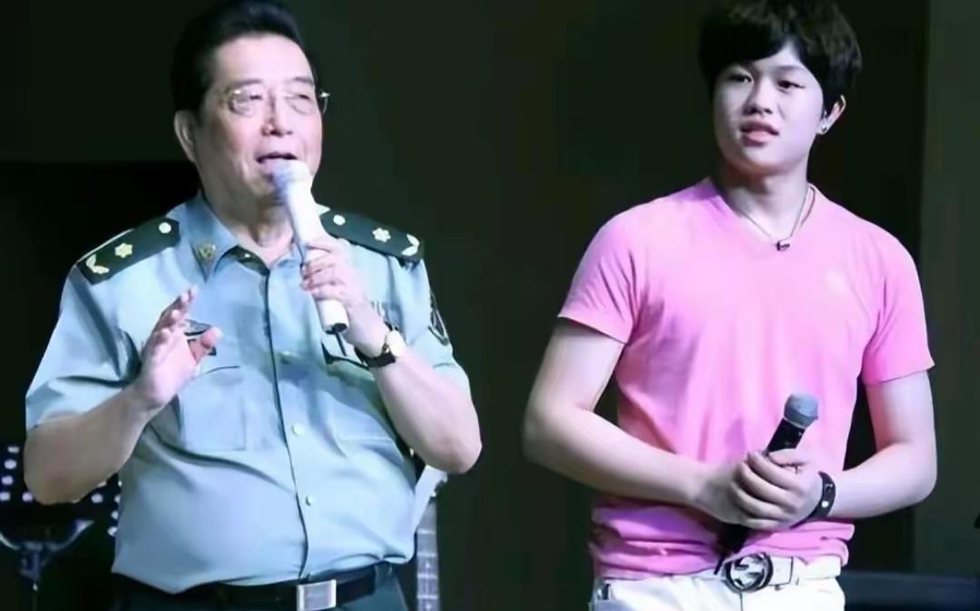 2011年，15岁的李天一开着宝马与他人发生剐蹭，对方要报警，李天一喊道:“谁敢