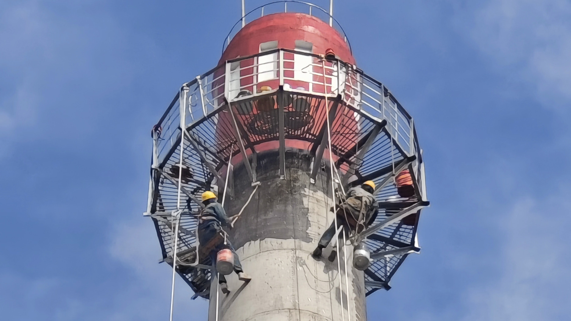 白城百米混凝土烟囱项目竣工 匠心打造百米烟囱