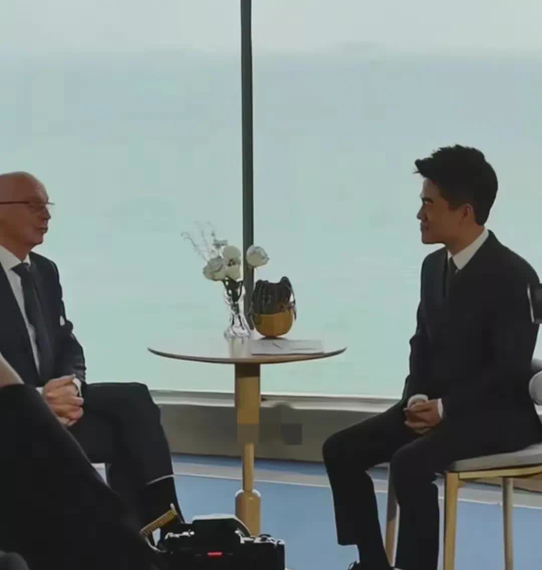 难怪宇辉今天下午没有直播，
原来是去访谈马克主席去了。
这可是个好机会，
