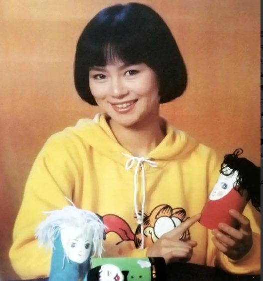 1999年，鞠萍向丈夫提出了离婚，丈夫却提出孩子和钱只能带走一样。鞠萍一听就知道