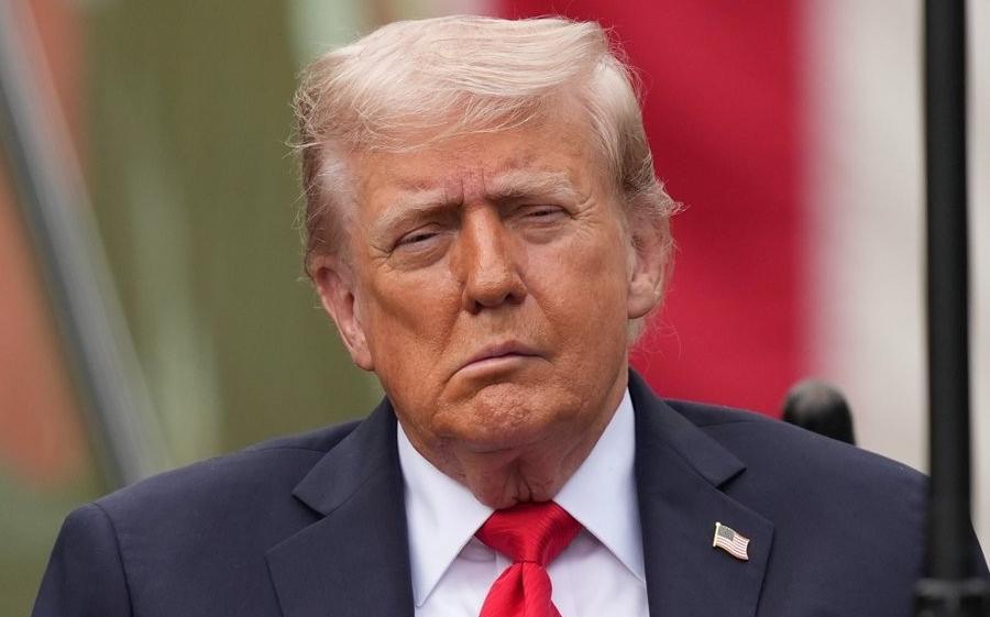 特朗普公开露面，右脸下垂还昏昏欲睡，面瘫？脑梗？还是命不久矣？
当地时间9月11