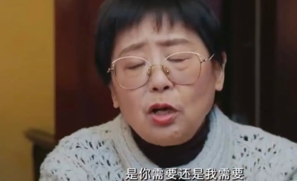 我问我婆婆，为什么黄圣依的妈妈会在节目里数落自己的女儿呢？
我婆婆沉默了一会儿，