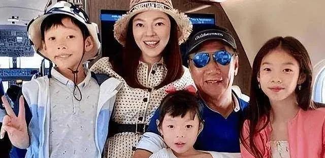 曾馨莹34岁成富士康老板娘，愿为72岁老公拼4胎