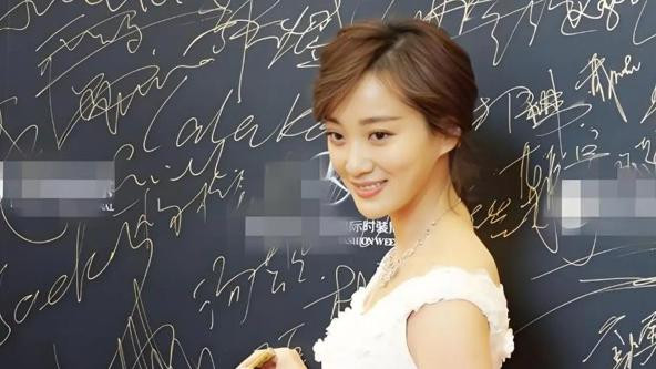 《以法之名》徐梵溪：长相漂亮演技好，被李小冉抢男友，41岁未婚