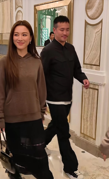 曾国祥眼光毒啊，第一次看她拍的法证先锋就觉得这个女孩好好看。好久没看到这么顺眼的