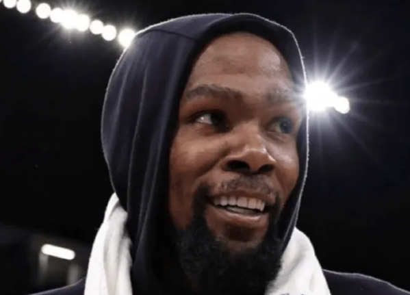 NBA常规赛，火箭主场126-119战胜步行者。
全场比赛，火箭前锋凯文-杜兰特