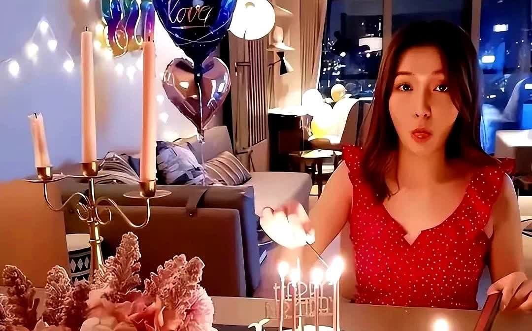 李泽楷果然有眼光，喜欢对自己没有歪心思的女人，更不想再次被孩子束缚。

当年