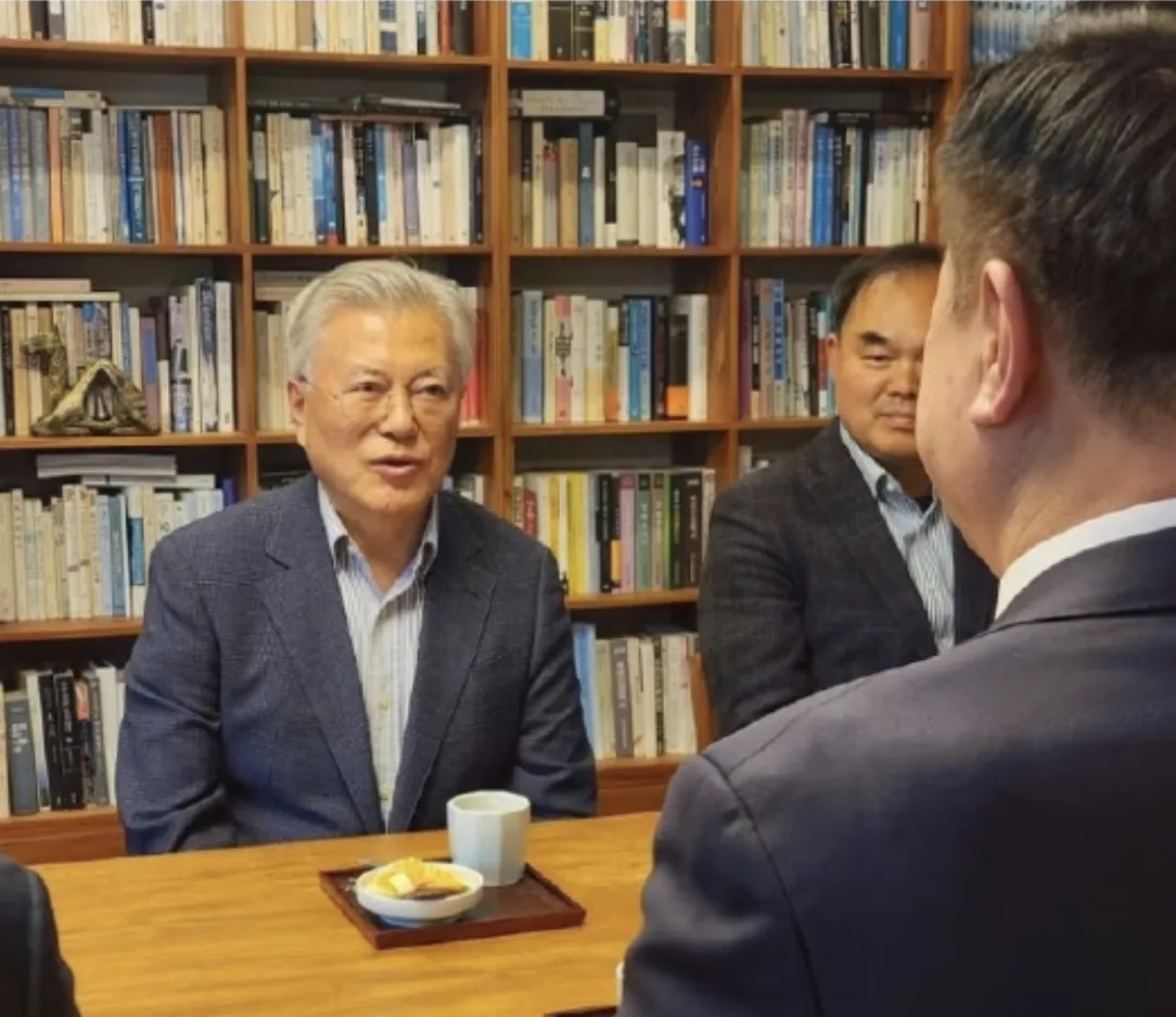 韩国总统难逃厄运











韩国总统文在寅被检方指控受贿！你敢信？他