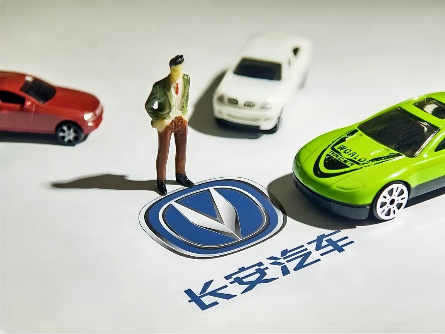 长安汽车在重庆正式发布智能化战略“北斗天枢2.0”计划。
该计划以“自主研发+合