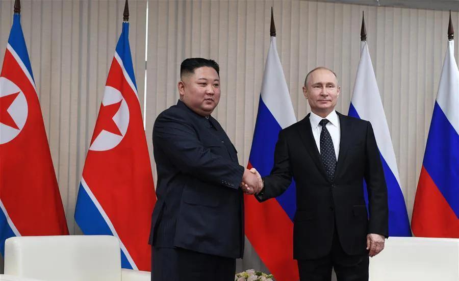 这波操作挺提气的啊！你想啊，26位外国元首和政府首脑来参加九三阅兵，尤其普京、金