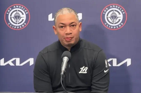 NBA杯小组赛，快船对阵独行侠。
赛前快船主帅泰伦-卢接受了采访，谈到了NBA杯