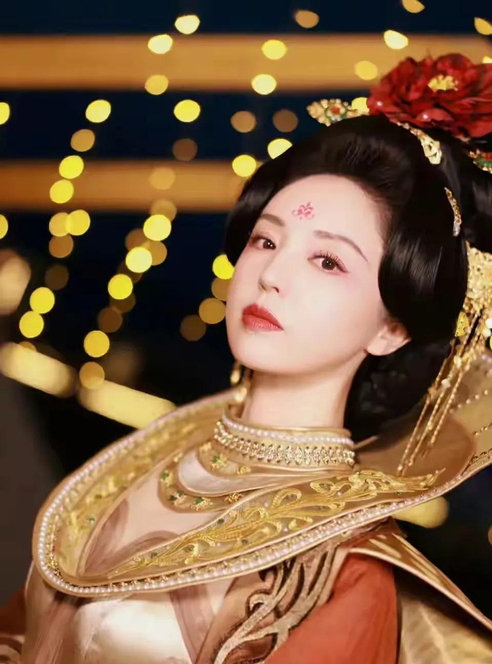 董璇张维伊婚姻是否良缘一桩先不说，但他们这婚结得：董璇高云翔翻红了，张维伊也红了