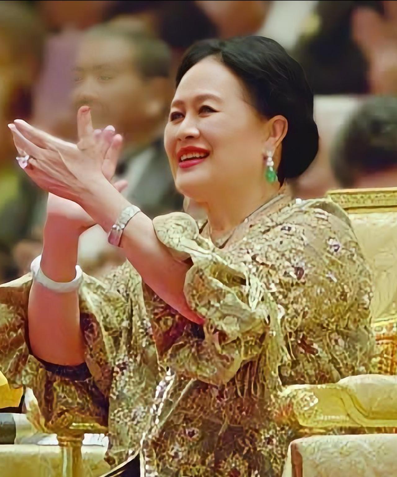 诗丽吉肆意潇洒的一辈子，只为自己而活
泰王玛哈行事随性、风流不羁，性格与诗丽吉太