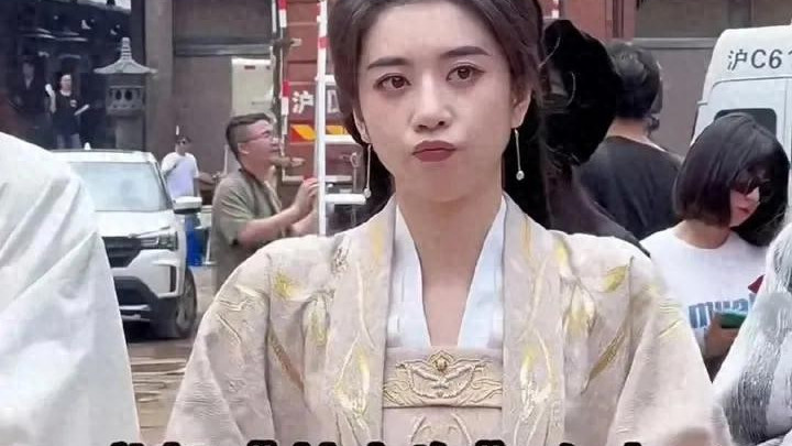 辱华艺人遭封杀！人民日报连夜除名，顶流剧组连夜删戏，来中国挣钱，还诋毁中国人民
