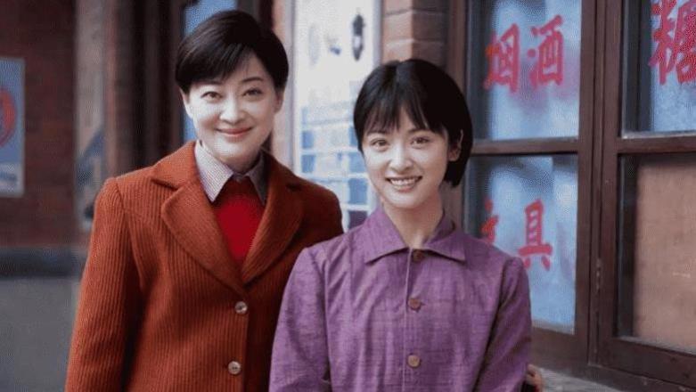 女星是否有过孩子？对比梅婷与邬君梅的合影，差异显著