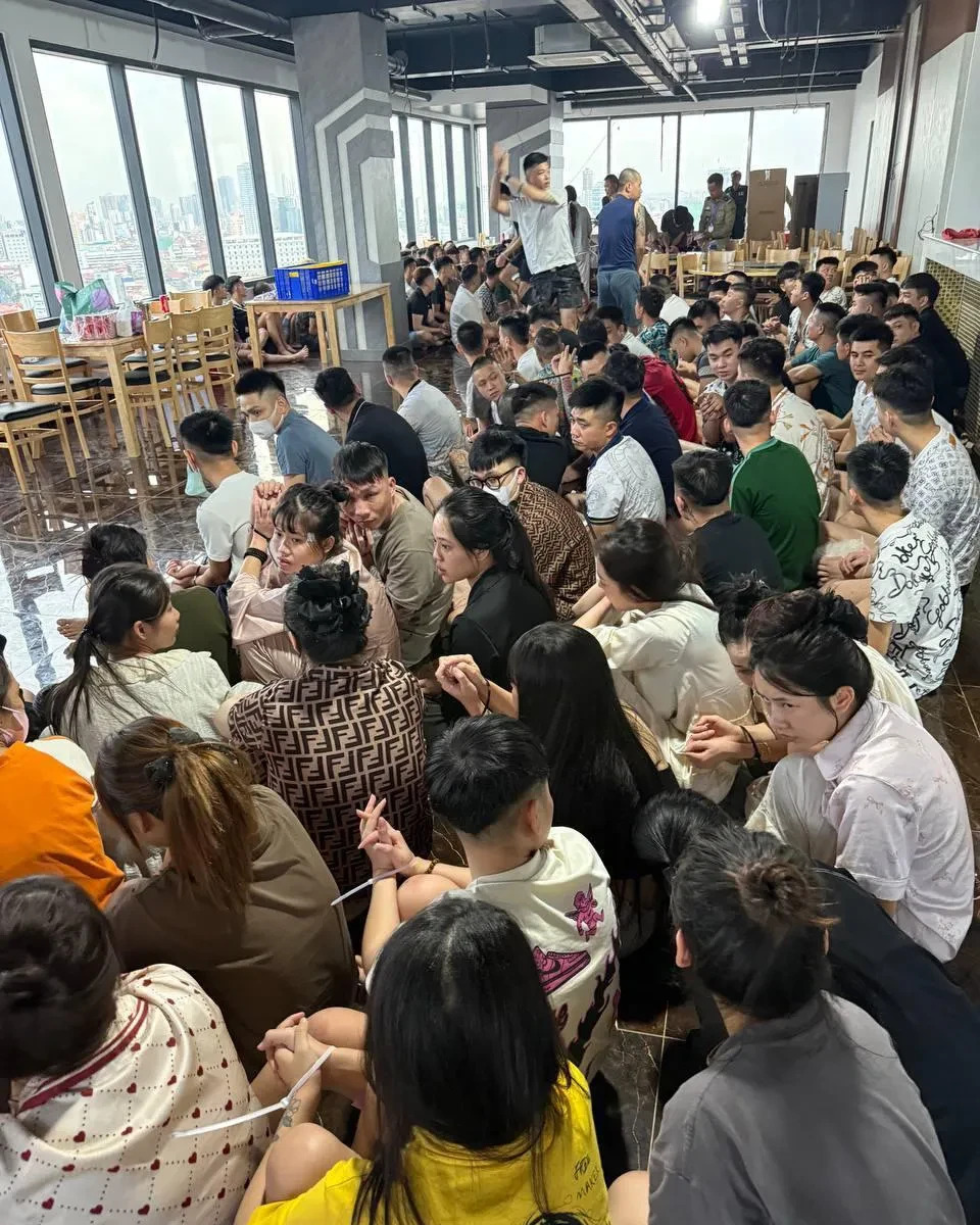 柬埔寨抓了好多搞诈骗的











啥？柬埔寨那边出大事了！听说抓了一