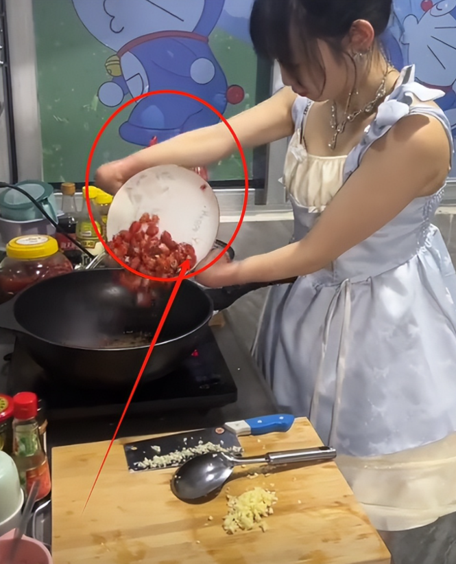 孕晚期无手女孩被咒不配当妈，当事人发声，丈夫回怼：有能力就行
