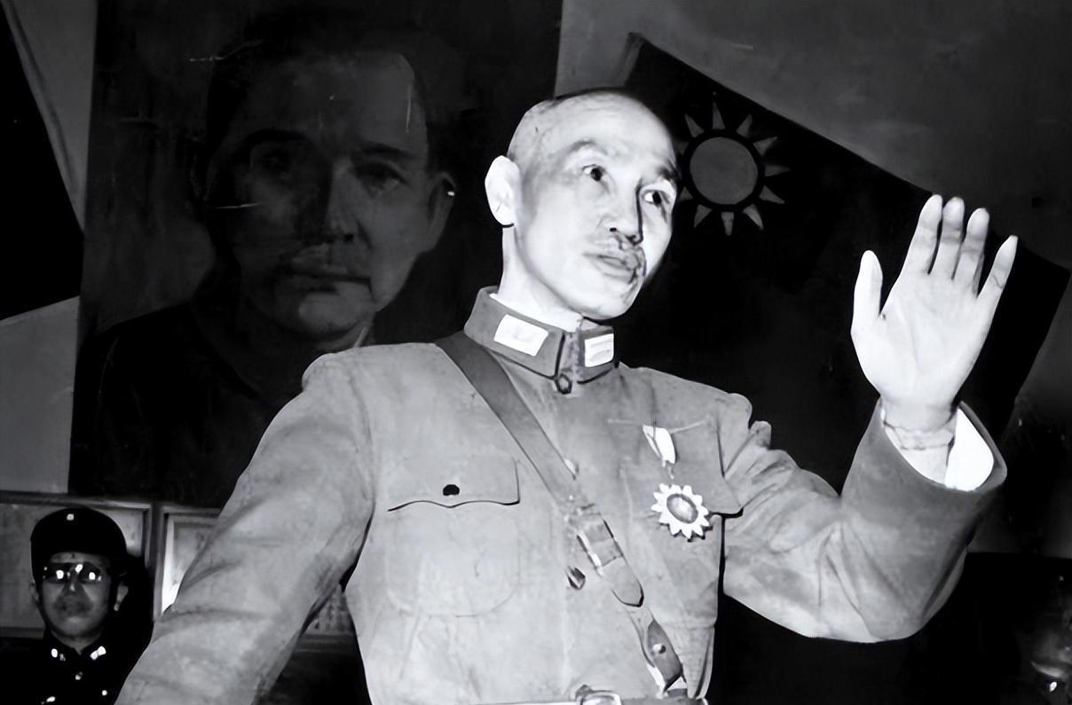 1947年蒋介石秘访延安，坐矮凳睡毛主席窑洞，结果却彻夜未眠
1947年那会儿，