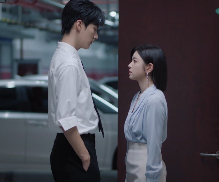    它来了，《狙击蝴蝶》它真的来了，姐弟恋的世界名著终于来了！
  其实我入坑