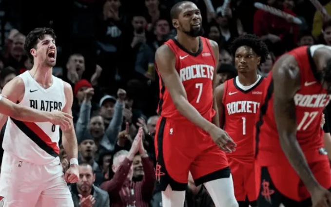 NBA常规赛全场战罢，火箭以102-103不敌开拓者。
赛后，火箭主帅乌度卡接受