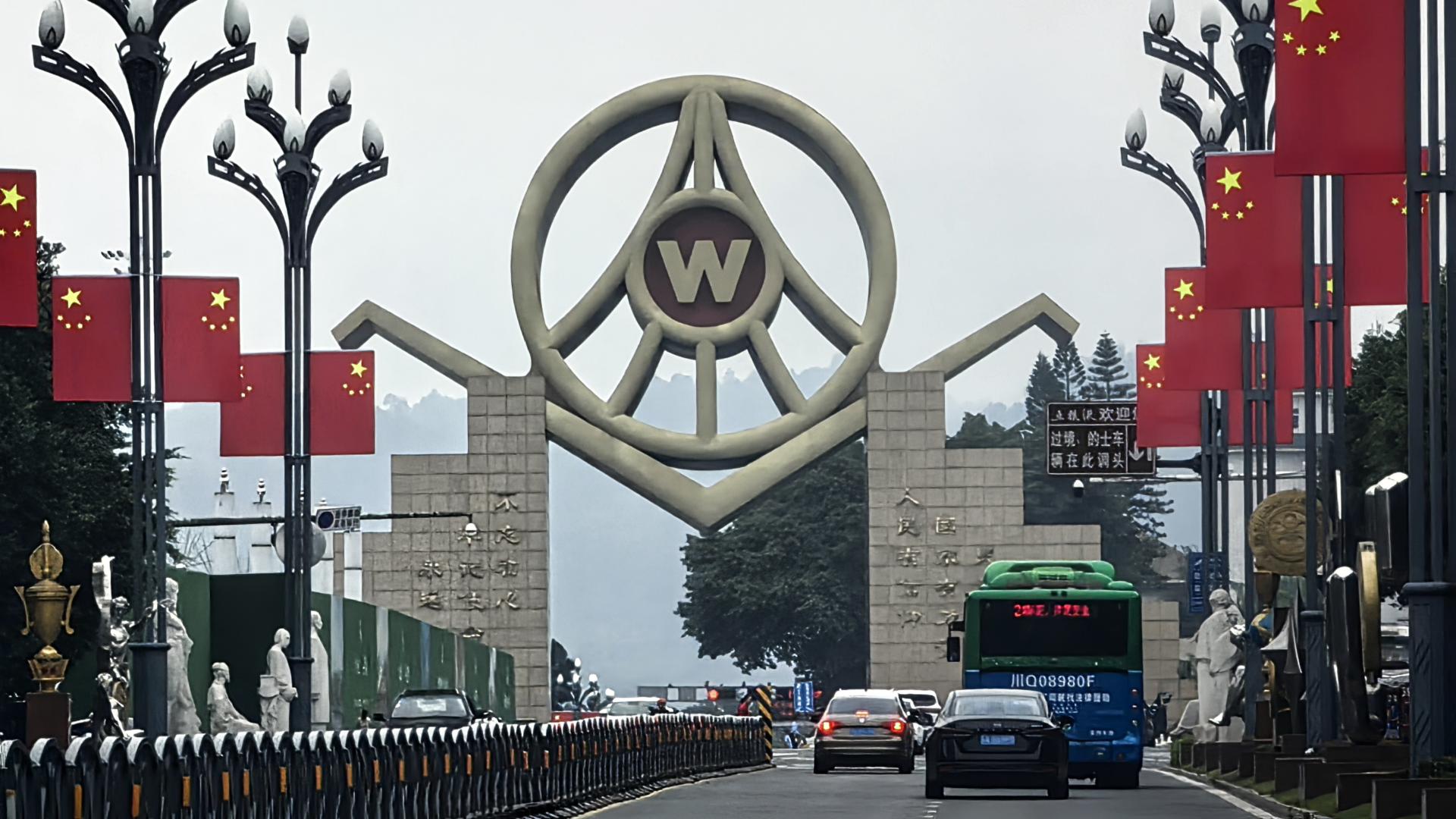 一个四A级景区的酒厂，最贵的酒要卖88万，咱买不起但免费喝得起