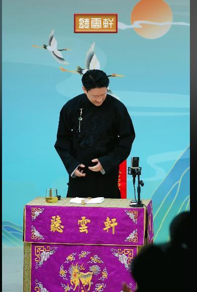 评价了曹云金昨晚的单口相声《山东斗法》后，有网友说我连常连安的版本都没听过。
我