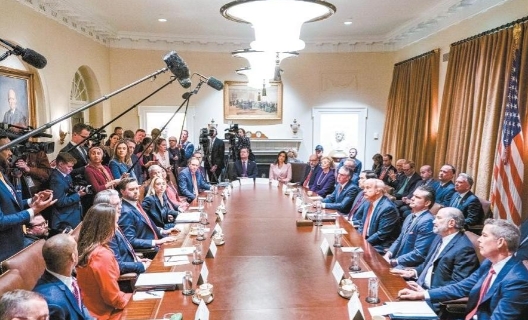 美国对欧洲加征了关税，欧洲彻底愤怒了，欧委会宣称要报复，号召欧洲全力应对美国威胁